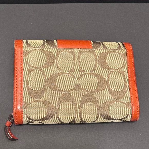 Wallet by Coach. Pre-Loved - Picture 2 of 11
